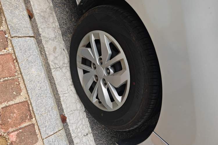 Used JAC Refine M4 2020 2.0 CTI Diesel Manual Jingrui Model China VI Standard Right Front Wheel Hub
