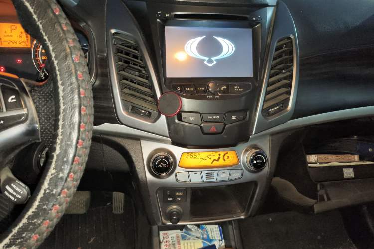 Used SsangYong Korando 2014 2.0L Gasoline Two-Wheel Drive Automatic Luxury Navigation Edition