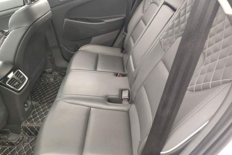 Used Hyundai Tucson 2019 280TGDi Dual-Clutch Two-Wheel Drive Fashion Edition China VI Standard Left Rear Seat