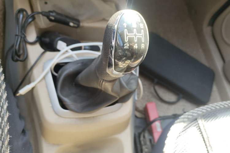 Used BAIC Weiwang M30 2015 1.5L Basic Version DAM15 Gear Lever