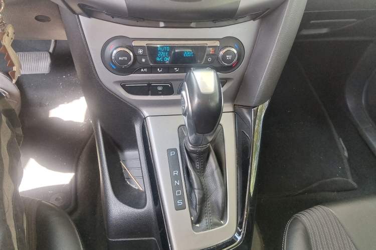 Used Ford Focus 2012 Sedan 1.6L Automatic Fashion Edition
