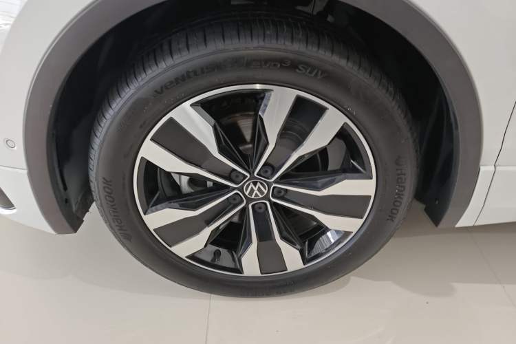 Used Volkswagen Tiguan L 2023 330TSI Automatic Two-Wheel Drive R-Line Enjoyment Edition
