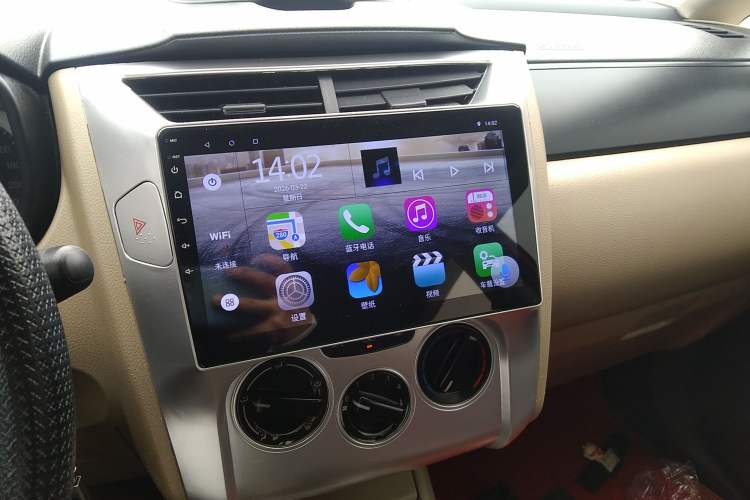 Used Venucia R50 2013 1.6L Manual Fashion Edition Audio And AC Panel