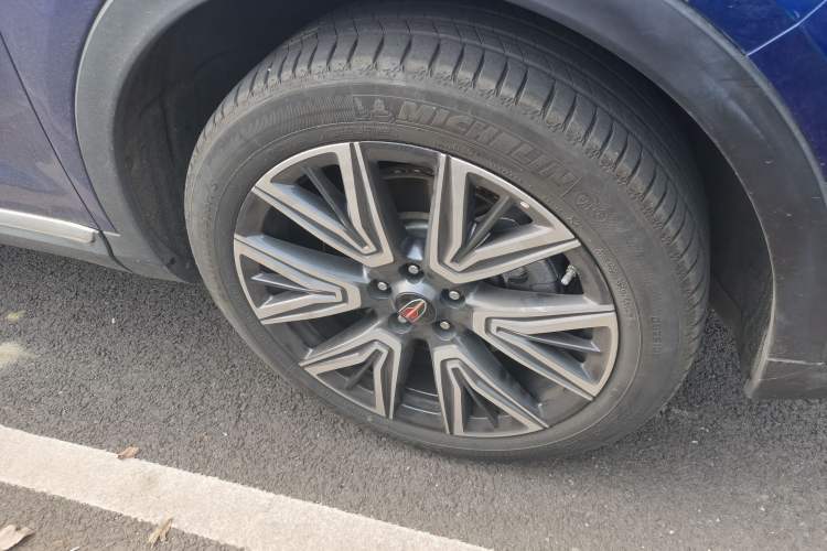 Used Hongqi HS5 2022 Facelifted Version 2.0T Smart Connect Flagship All-Wheel-Drive Edition Right Front Wheel Hub