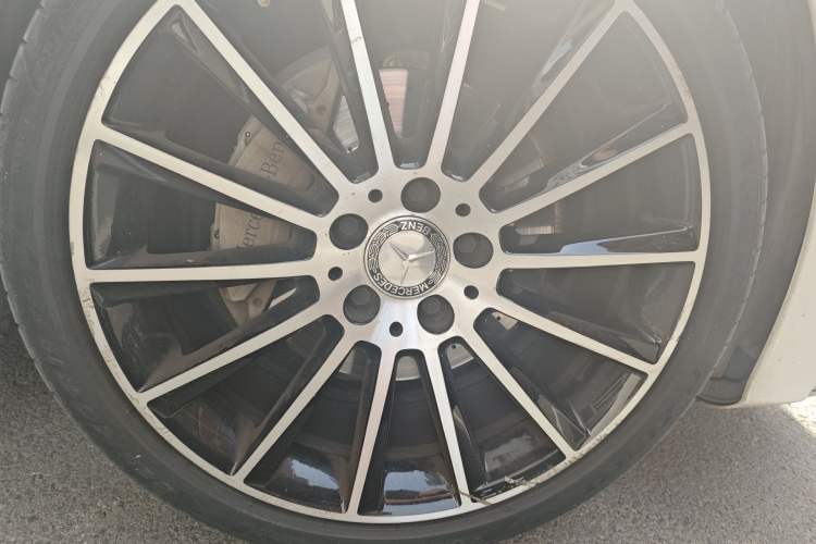 Used Mercedes-Benz C-Class 2016 C 200 4MATIC Coupe Right Front Wheel Hub