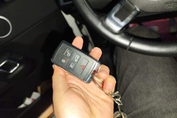 Used Land Rover Discovery 2019 3.0 SC V6 SE Vehicle Key