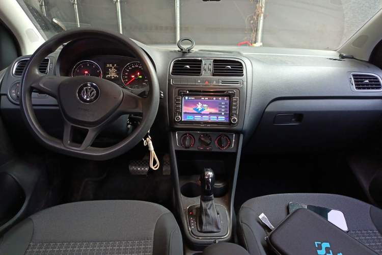 Used Volkswagen Polo 2014 1.6L Automatic Comfort Edition Center Console