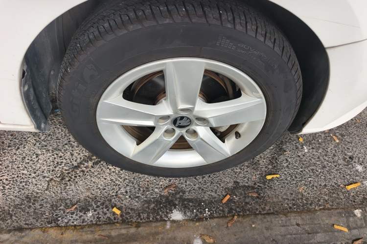 Used Skoda Fabia 2017 1.4L Automatic Car Enjoy Edition Right Front Wheel Hub