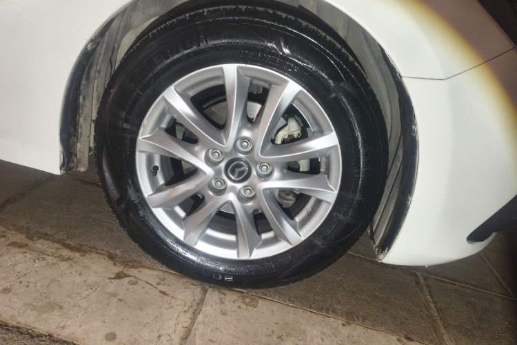 Used Mazda 3 Axela 2016 Sedan 1.5L Automatic Comfort Model
