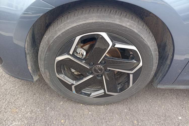 Used BYD Seal 06 New Energy 2024 DM-i 120KM Flagship Model Left Front Wheel Hub