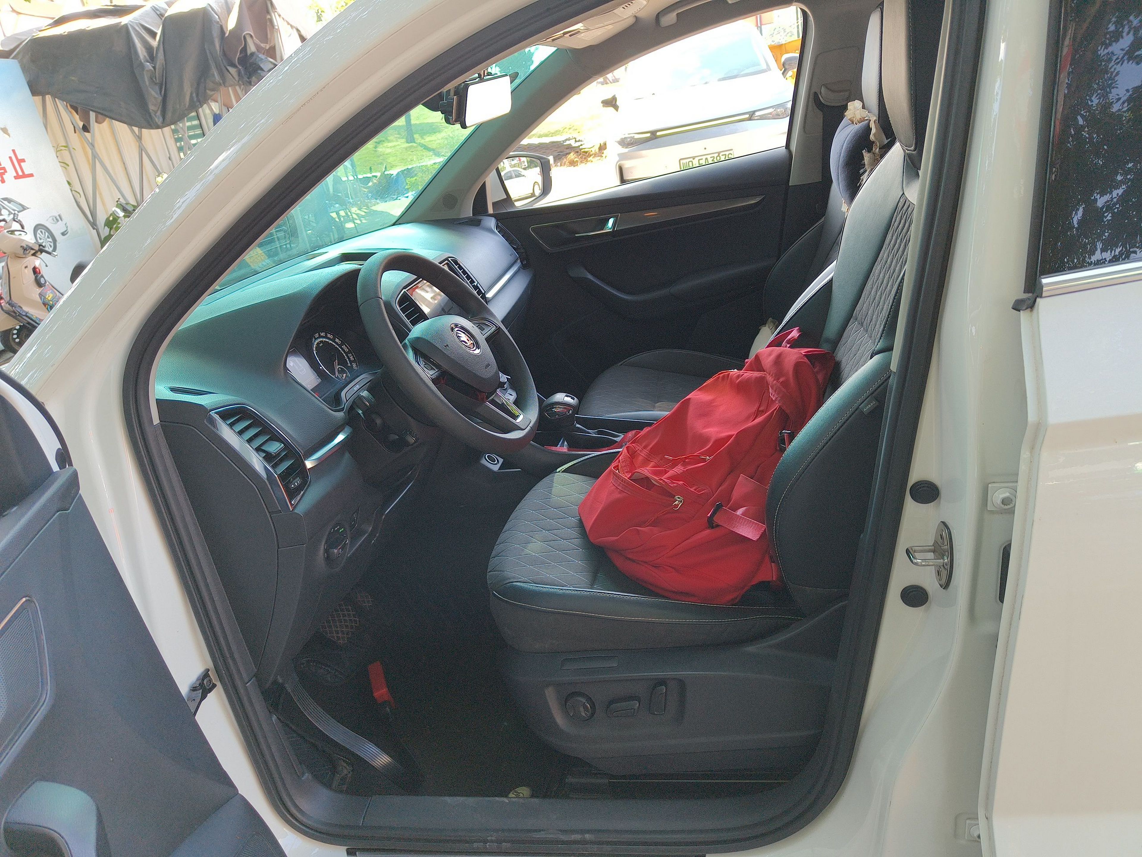 Переднее сиденье в автомобиле