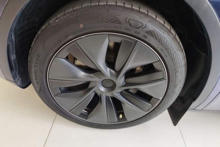 Used Tesla Model Y 2024 Rear-Wheel-Drive Version Exterior 4