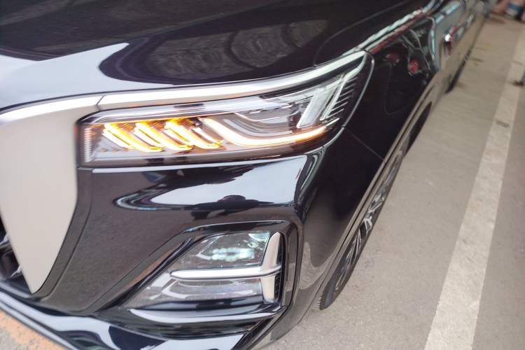 Used Hongqi HS5 2023 2.0T Four-Wheel Drive Flagship Pro Edition Left Front Headlight