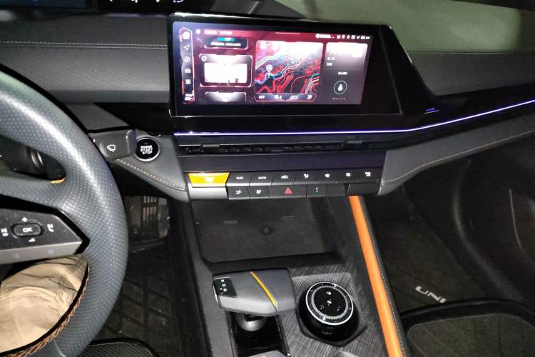 Used CHANGAN UNI-V 2022 1.5T Prestige Version Audio And AC Panel