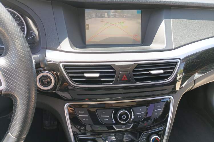 Used Geely Auto Emgrand GT 2015 1.8T Premium Model Audio And AC Panel