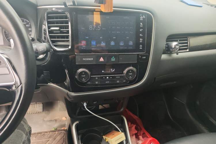 Used Mitsubishi Outlander 2019 2.4L 4x4 Zhi Xiang Edition 5 Seats China V Emission Standard Audio And AC Panel