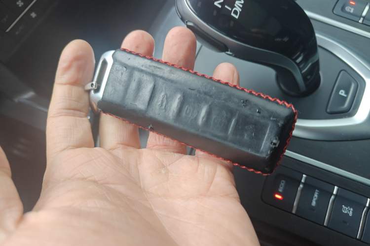 Used Wey VV6 2018 2.0T Two-Wheel-Drive Ultra-Luxury Version China V Standard Vehicle Key