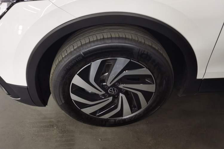 Used Volkswagen Tiguan L 2024 Outstanding Model 300TSI Automatic Two-Wheel Drive Longteng Edition