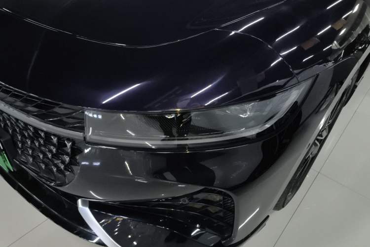 Used VOYAH PASSION 2024 PHEV Four-Wheel Drive Ultra-Long Range Flagship Model
