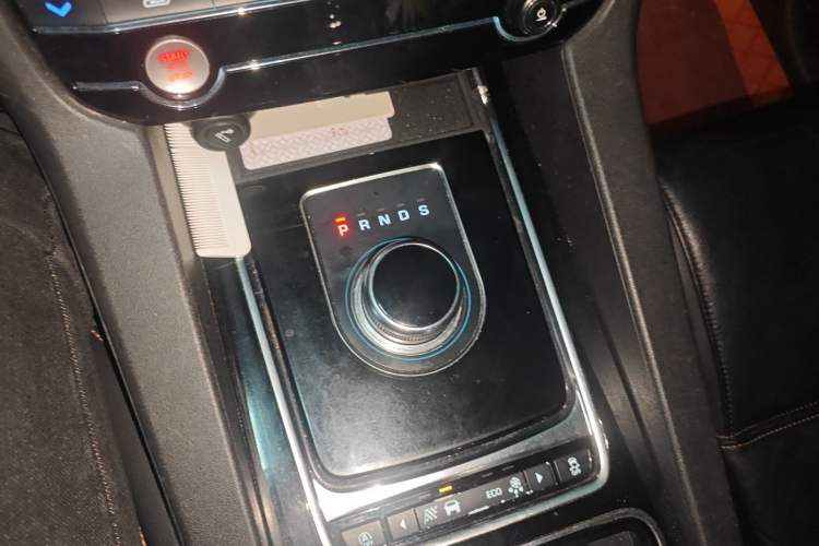 Used Jaguar F-PACE 2018 2.0T Four-Wheel Drive Urban Luxury Edition Gear Lever