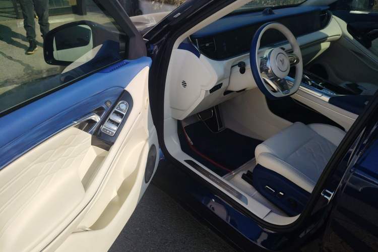 Used VOYAH FREE 2021 Four-Wheel Drive Extended-Range First-Edition Commemorative Model Driver Seat