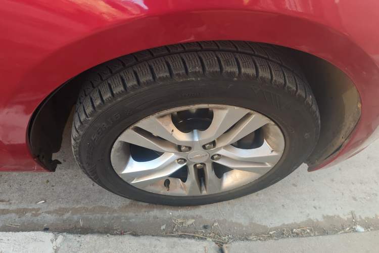 Used Chevrolet Cruze 2015 1.5L Classic SE AT Right Front Wheel Hub