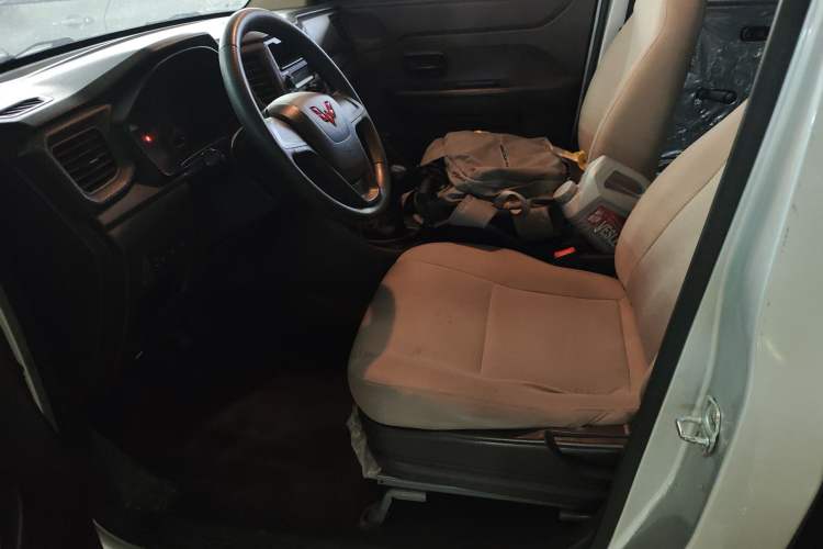 Used Wuling Hongguang V 2022 1.5L Jingqu Edition Electric-Assist LAR Left Front Seat