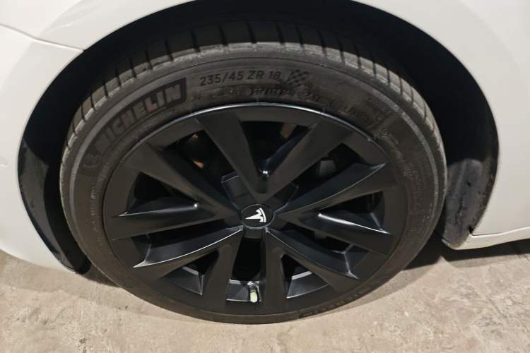 Used Tesla Model 3 2019 Long-Range All-Wheel-Drive Version
