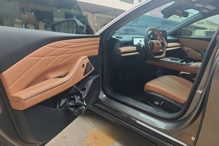 Used Geely Galaxy 8 2025 130km EM-i Prestige Edition
