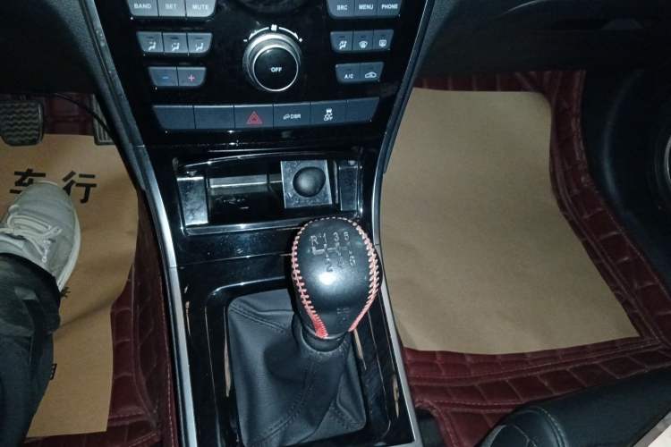 Used Haval H2 2018 Red-Label 1.5T Manual Two-Wheel Drive Elite Model Gear Lever