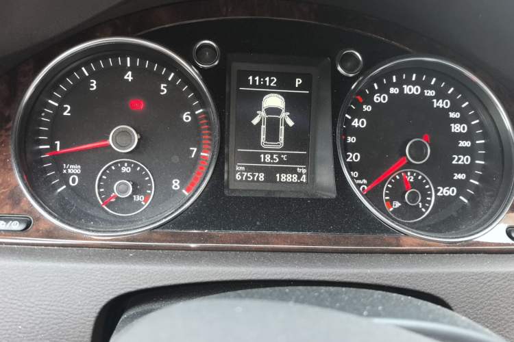 Used Volkswagen Magotan 2012 Travel Edition 2.0 TSI Comfort Version Odometer Close Up