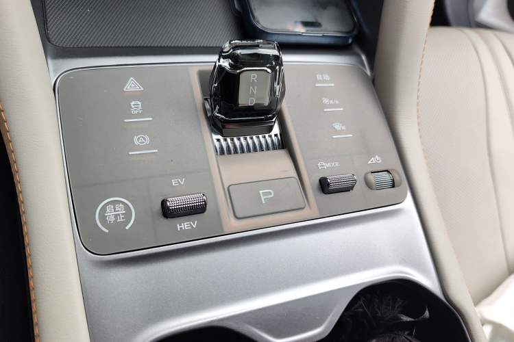 Used BYD Song PLUS New Energy 2023 Champion Edition DM-i 110KM Flagship PLUS Gear Lever