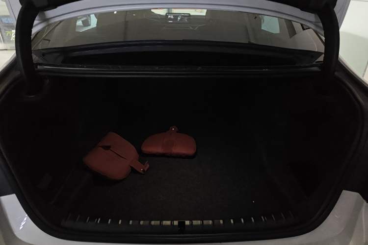 Used BMW 5 Series 2023 530Li Luxury Edition M Sport Package Trunk