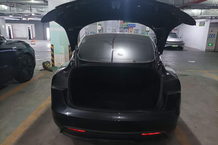 Used Tesla Model 3 2025 Rear-Wheel-Drive Version
