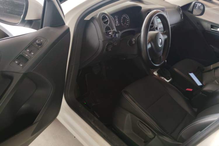 Used Volkswagen Tiguan 2017 300TSI Automatic Two-Wheel Drive Silk Road Luxury Edition Driver Seat