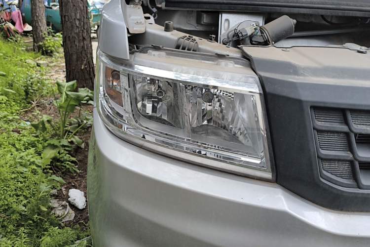 Used Wuling Rongguang New Truck 2023 1.5L Double-Cab Basic Version LAR Right Front Headlight