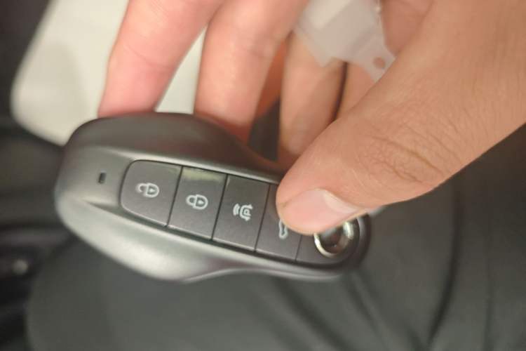 Used Hongqi HS6 PHEV 2026 220 All-Wheel Drive Smart Hybrid Version