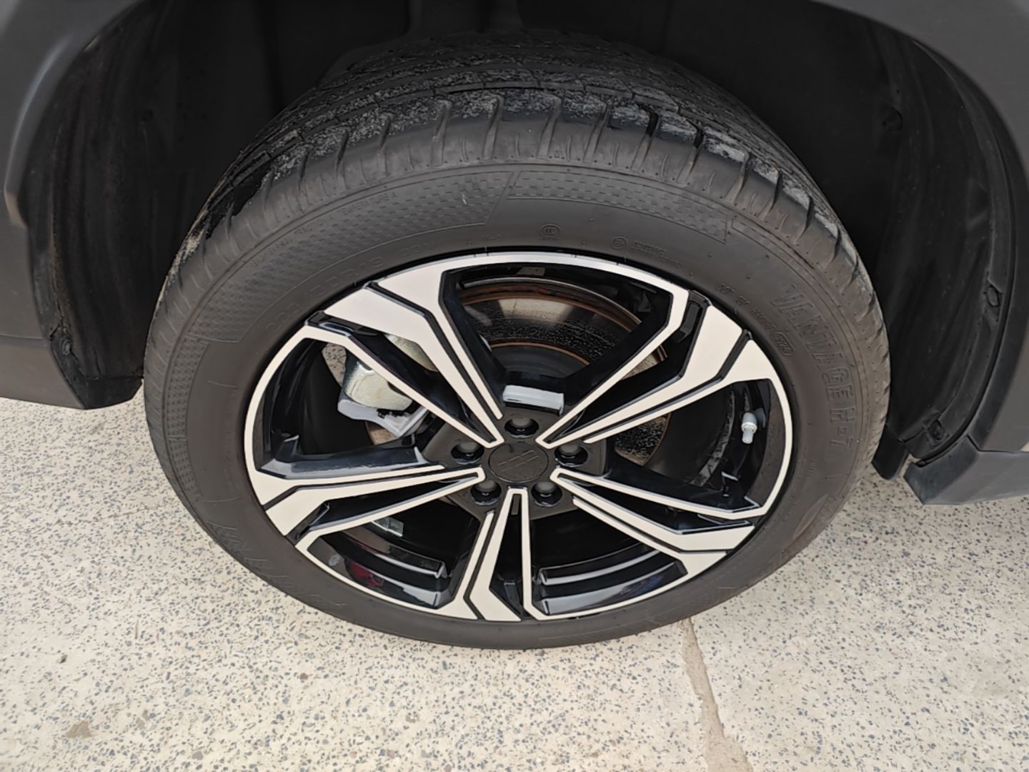 Geely Galaxy L7 2024 1.5T 115 km MAX Dragon Edition — снимка 11