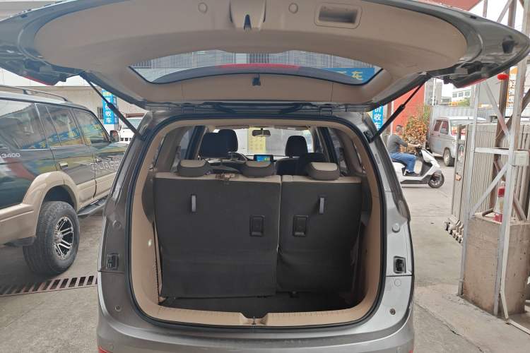 Used Baojun 730 2017 1.5T Manual Fashion Version 7 Seats China V Emission Standard
