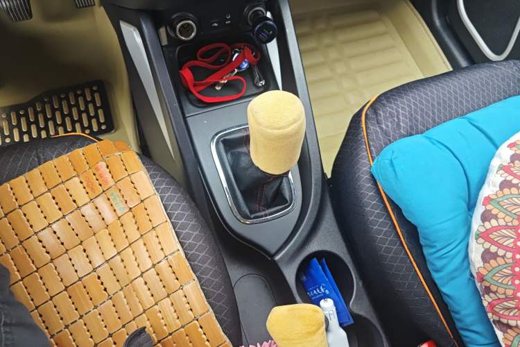 Used CHANGAN CS35 2015 1.6L Manual Luxury Model China IV Standard Gear Lever