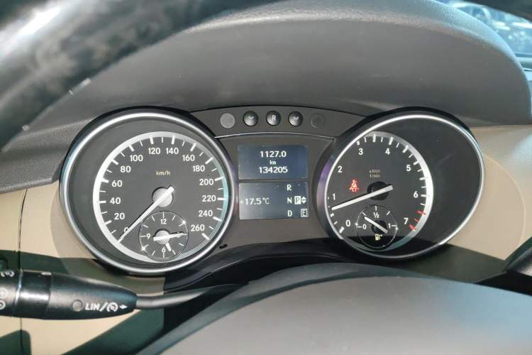 Used Mercedes-Benz R-Class 2017 R 320 4MATIC Business Edition Prestige Model
