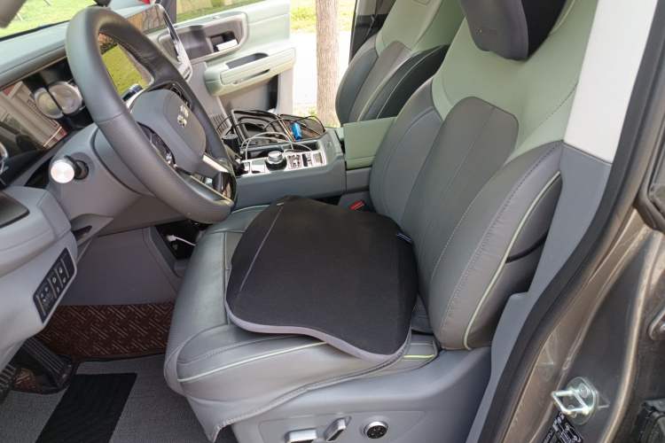 Used BAIC Off-Road BJ40 2024 2.0T All-New Urban Hunter Edition Chivalrous Style
