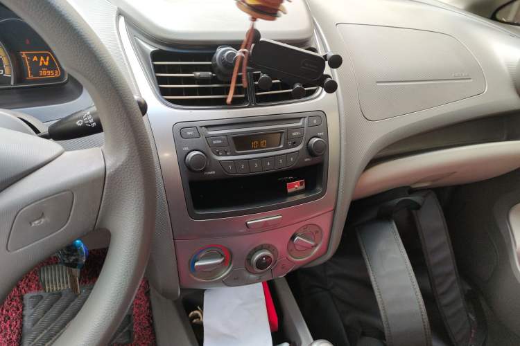 Used Chevrolet Sail 2013 Sedan 1.2L AMT Ideal Edition Audio And AC Panel