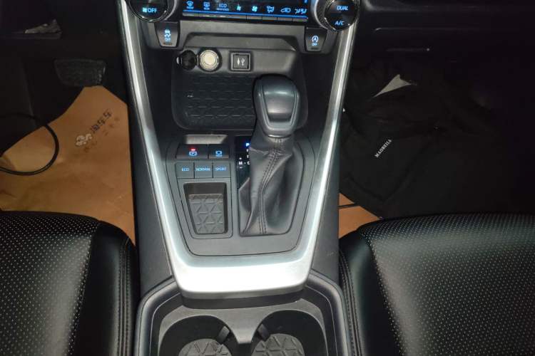 Used Toyota RAV4 2020 2.0L CVT Two-Wheel Drive Fashion Edition Gear Lever