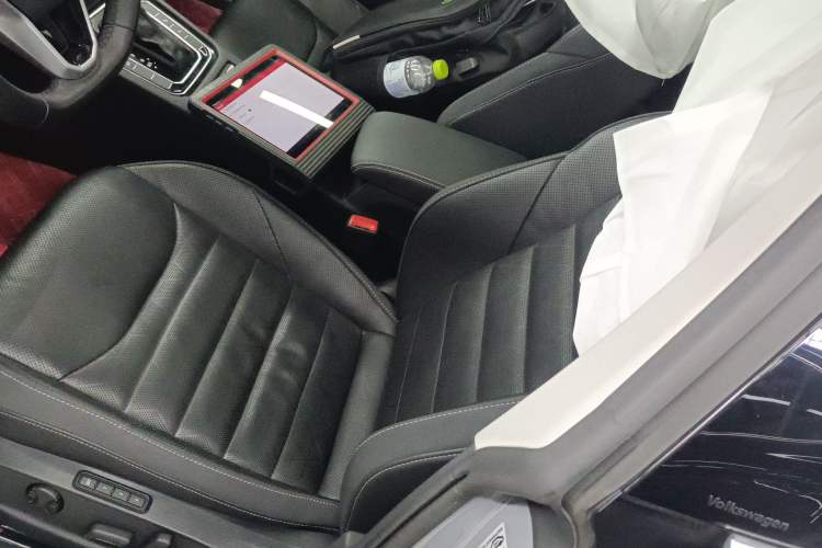 Used Volkswagen FAW-Volkswagen CC 2023 Hunting Vehicle 380TSI Hunter's Heart Edition Left Front Seat