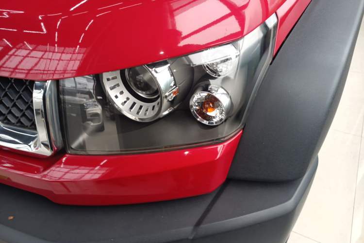 Used BAIC Off-Road BJ40 2016 40L 2.0T Manual Two-Wheel Drive Luxury Edition
