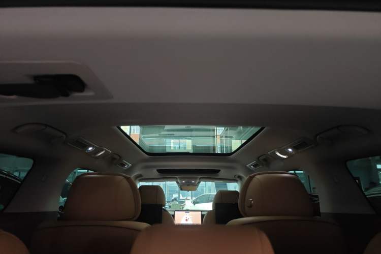 Used Denza D9 2022 DM-i 970 Four-Wheel Drive Prestige Model Headliner