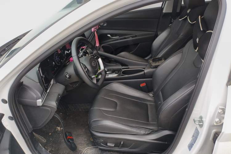 Used Hyundai Elantra 2022 1.5L CVT LUX Prestige Edition
