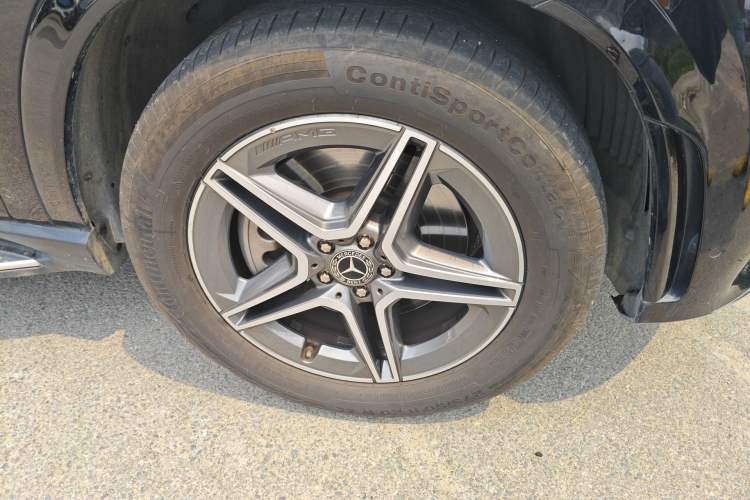 Used Mercedes-Benz GLE 2021 GLE 450 4MATIC Luxury Model Right Front Wheel Hub