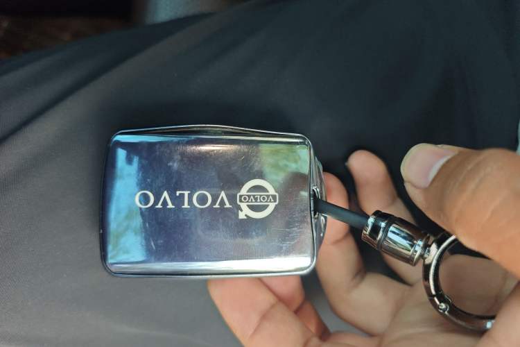 Used Volvo XC60 2024 B5 4x4 Smart Luxury Edition Vehicle Key